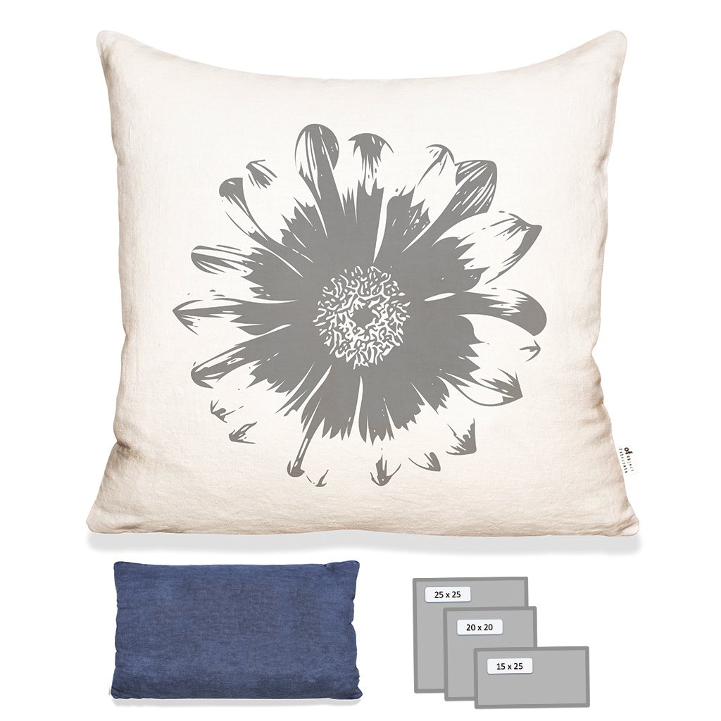 FLOWER PILLOW IN ECRU
