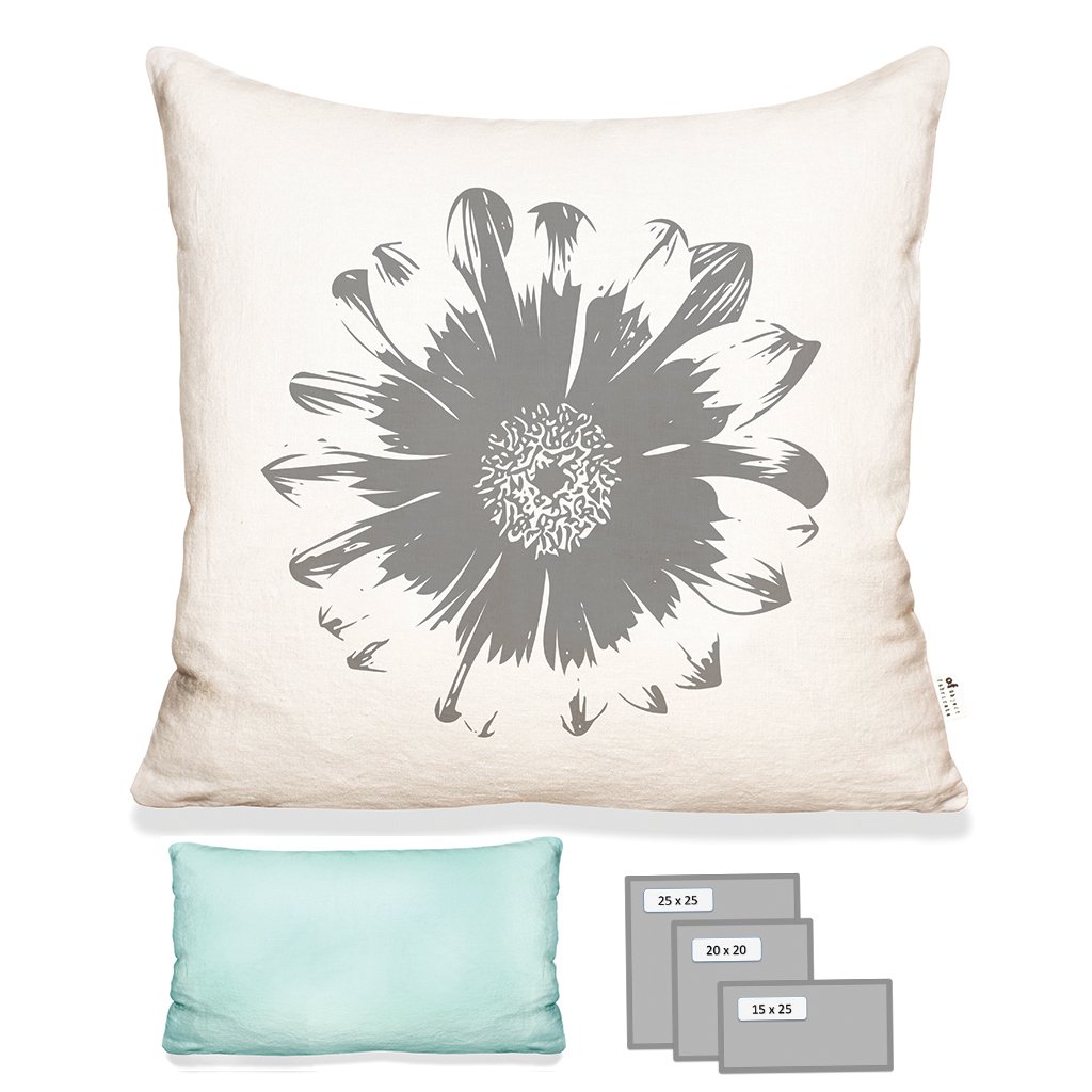 FLOWER PILLOW IN ECRU