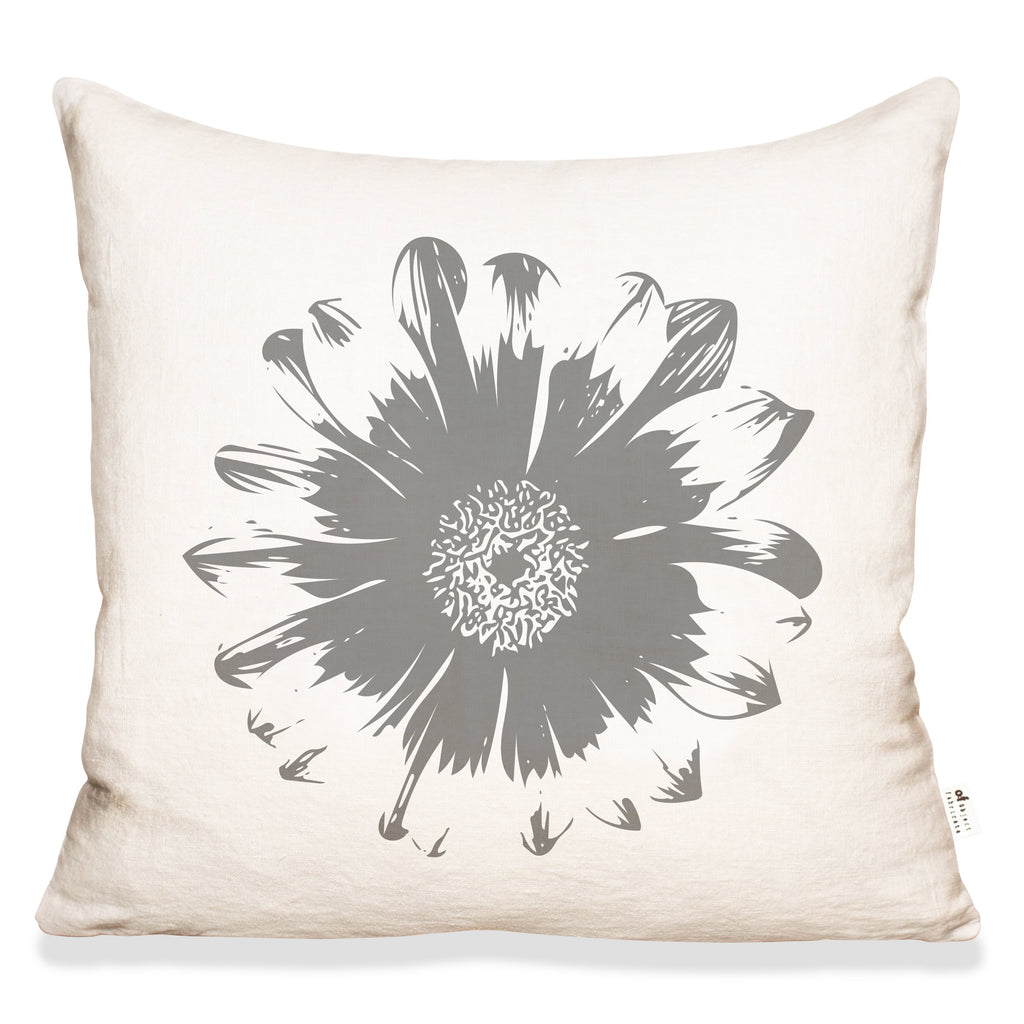 FLOWER PILLOW IN ECRU