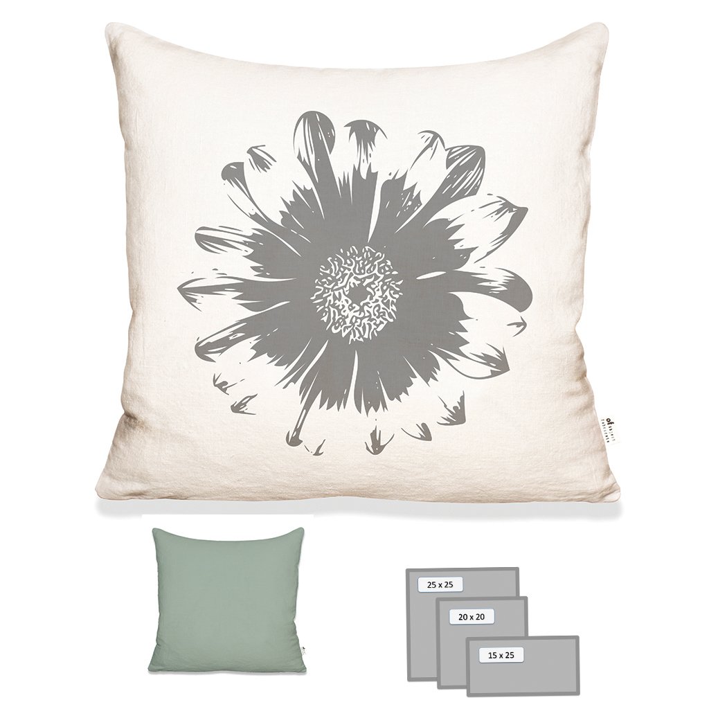 FLOWER PILLOW IN ECRU